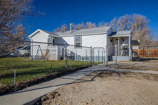 222 5th St, Mills, WY 82644
