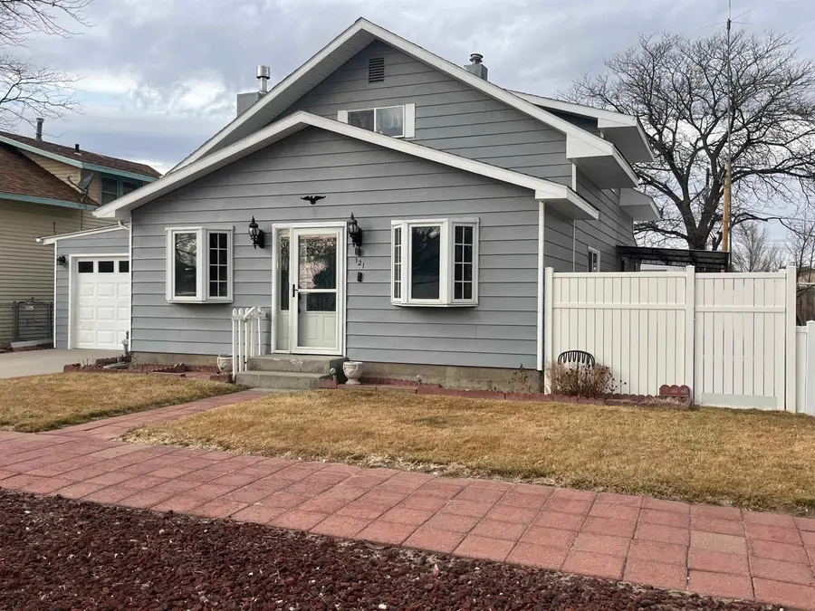 121 E Laramie ST, Guernsey, WY 82214 - #2