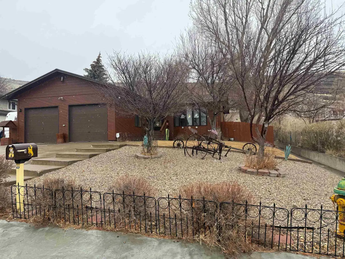 325 W Larsen Street, Rawlins, WY 82301-00 - #1