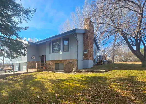 545 W Mountain View Dr, Riverton, WY 82501