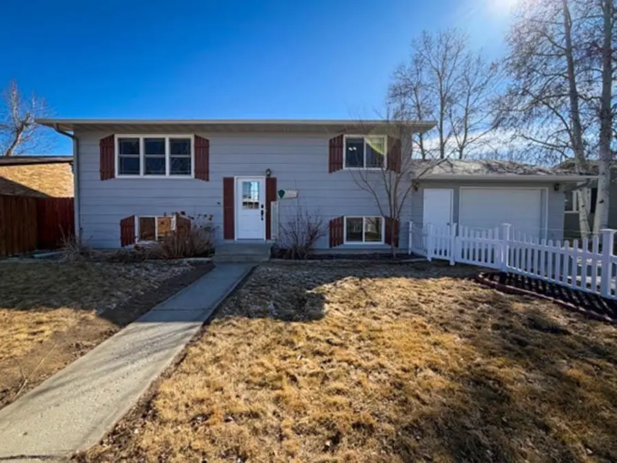 1812 Yellowstone Ave, Worland, WY 82401 - #2
