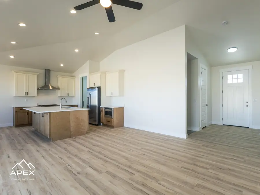 320 Ottley Dr, Evanston, WY 82930 - #3