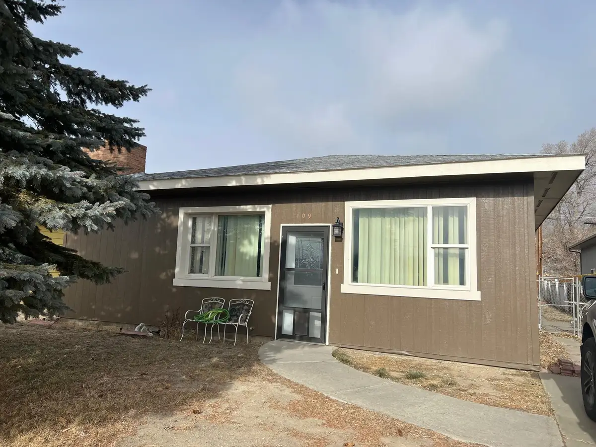 109 E Brooks St, Rawlins, WY 82301 - #1
