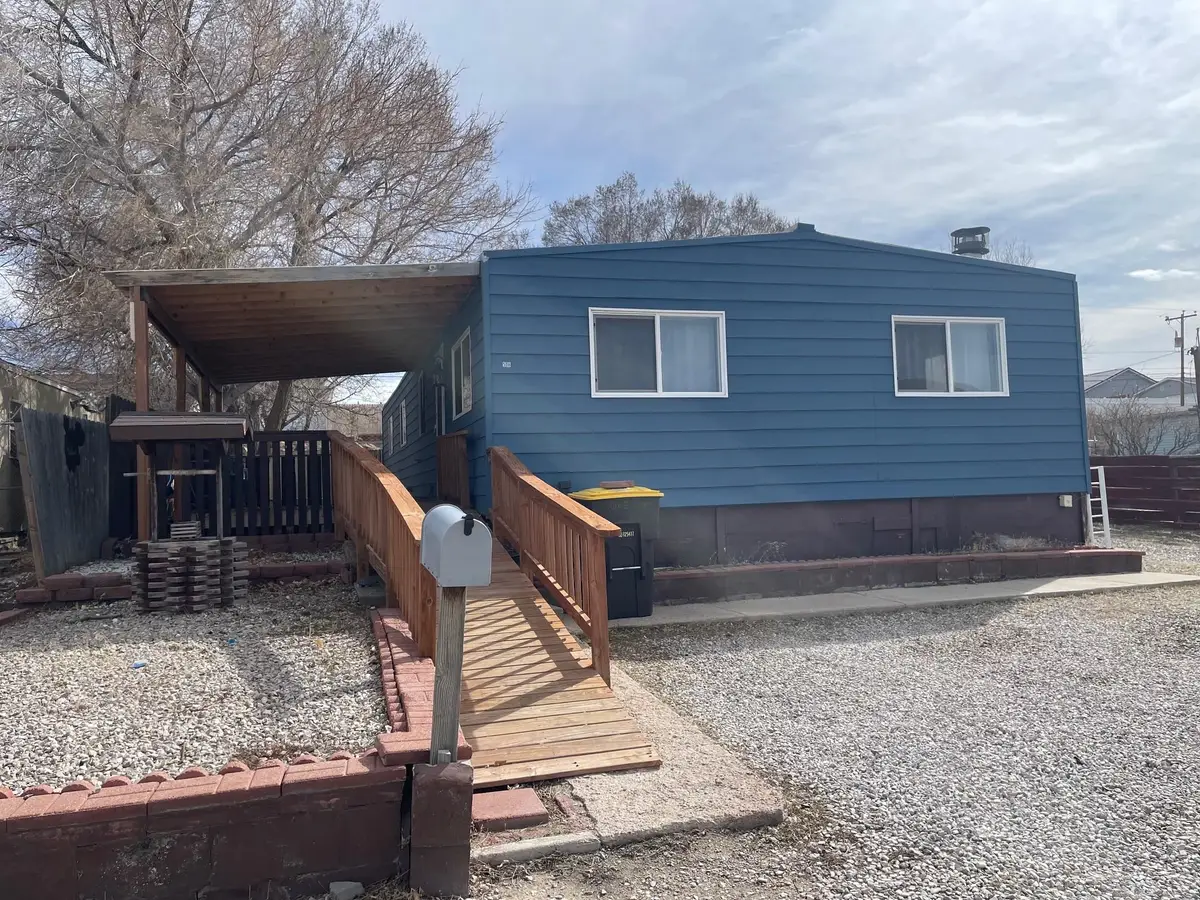 518 E Spruce St, Rawlins, WY 82301 - #1