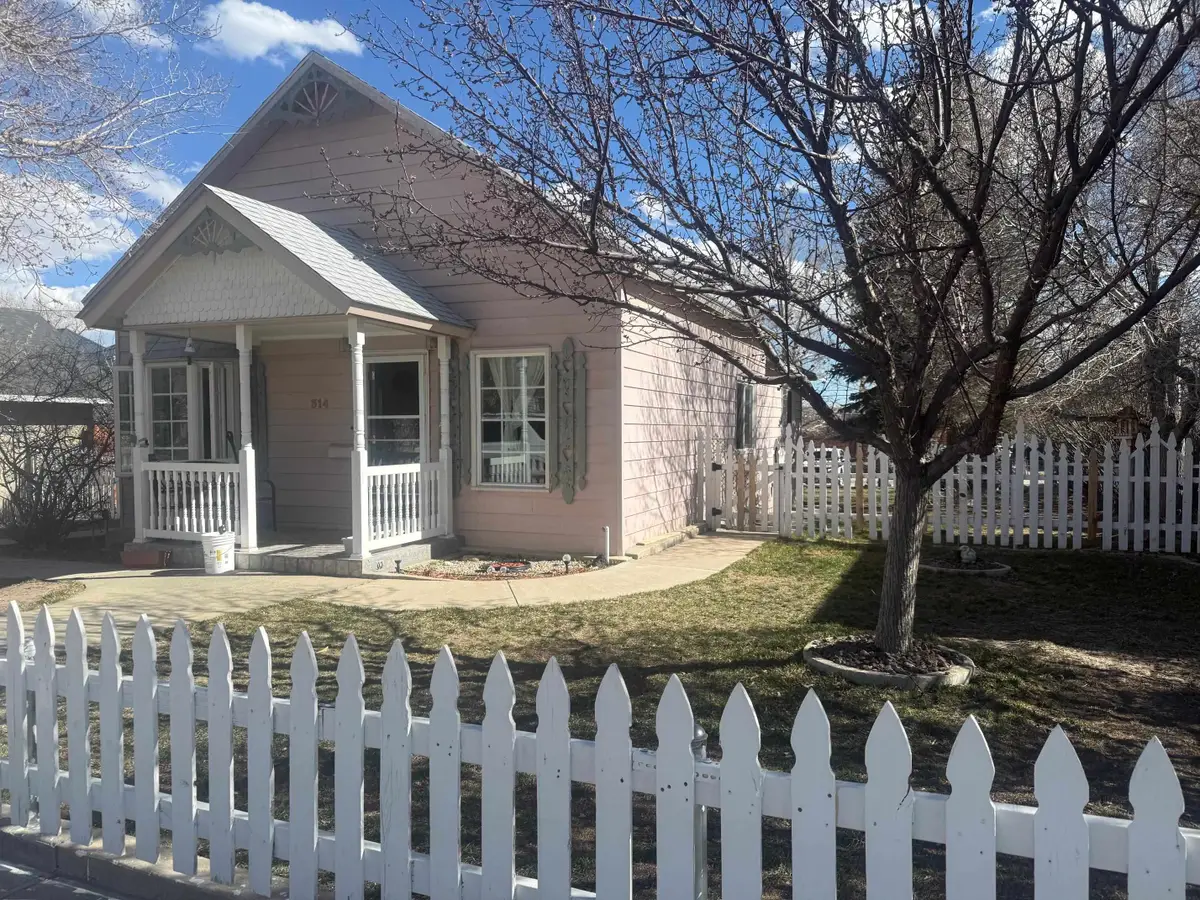 314 W Maple Street, Rawlins, WY 82301 - #1