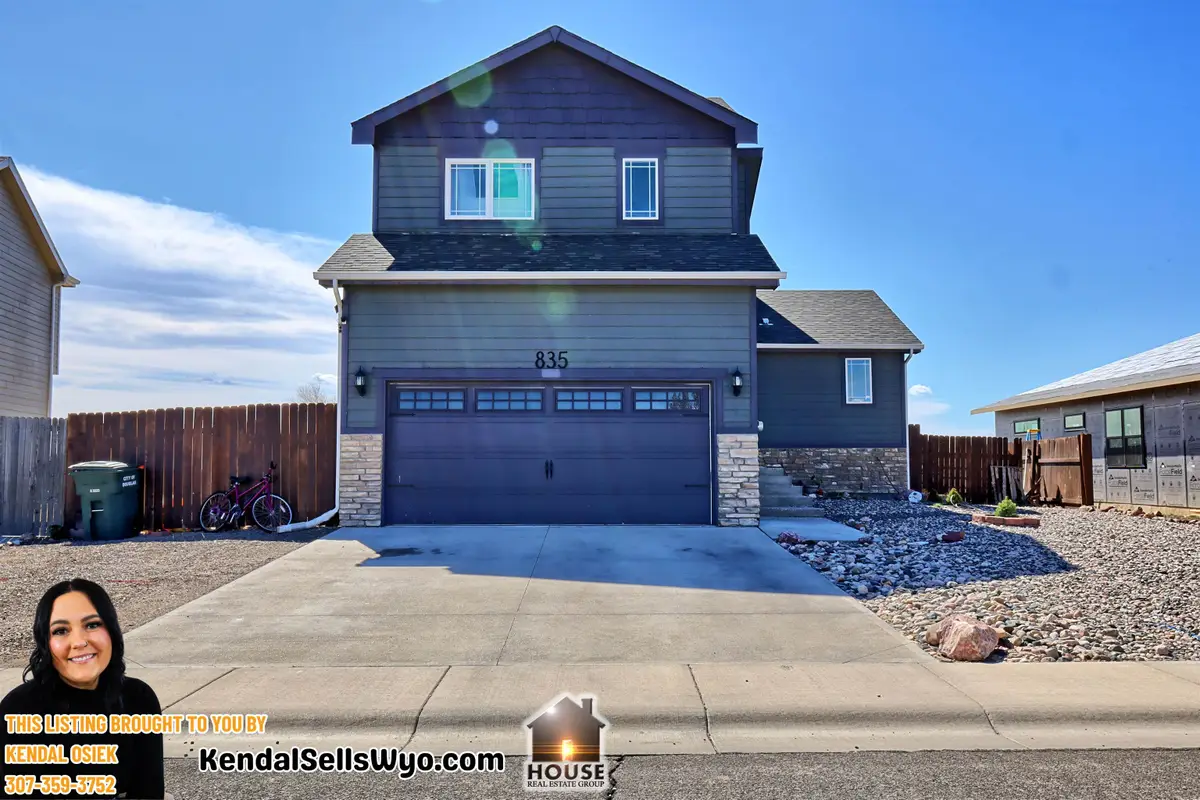 835 Flicker St, Douglas, WY 82633 - #1