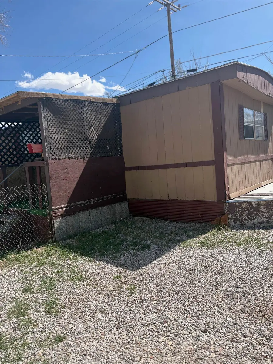 546 W State ST, Rawlins, WY 82301 - #2