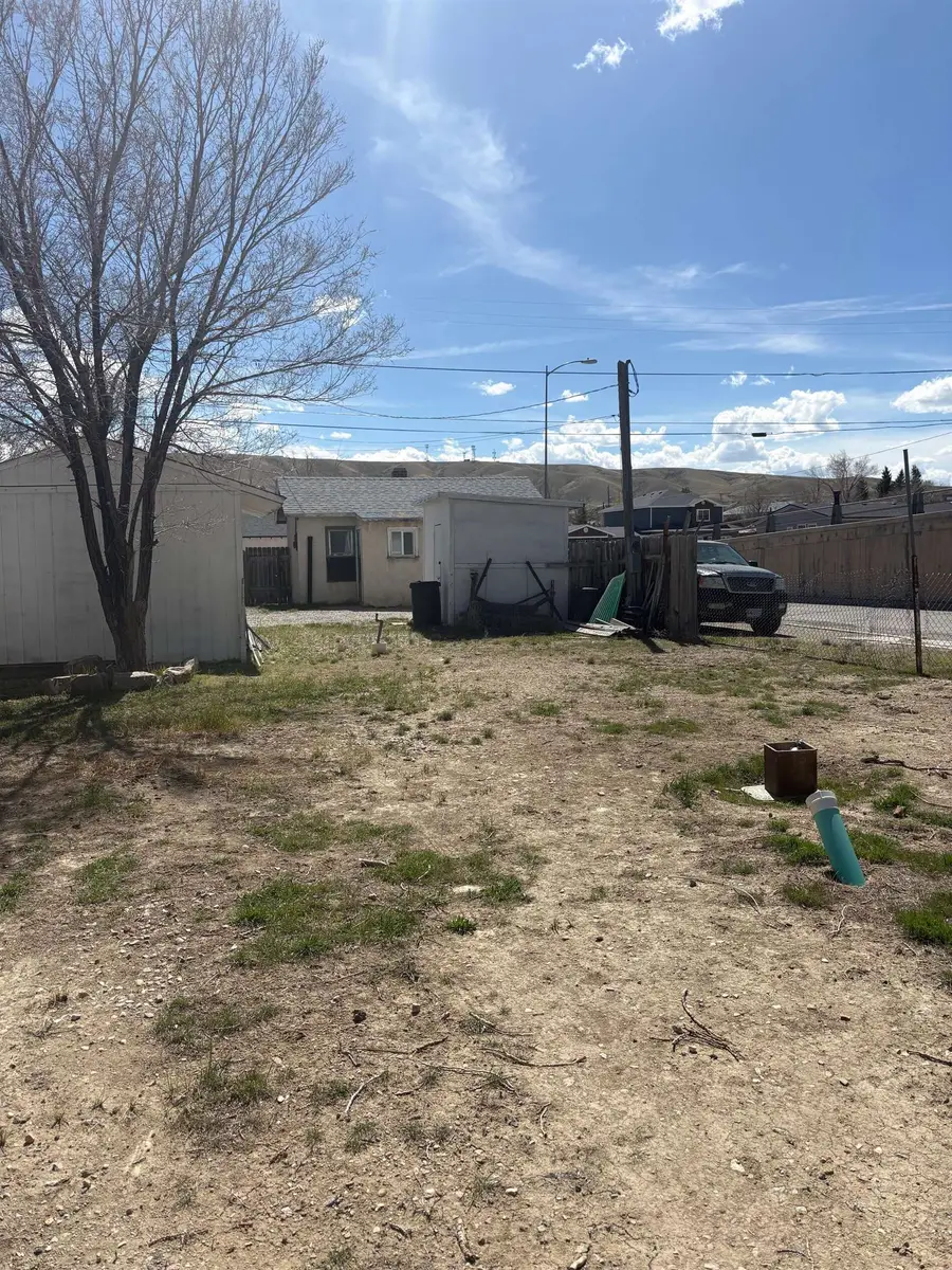 546 W State ST, Rawlins, WY 82301 - #3
