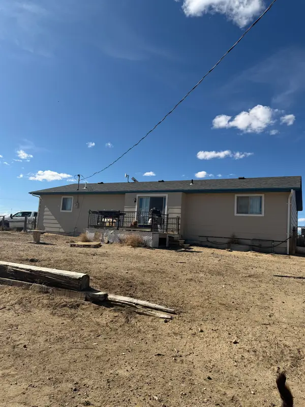 28 S Monkey Road, Glenrock, WY 82637