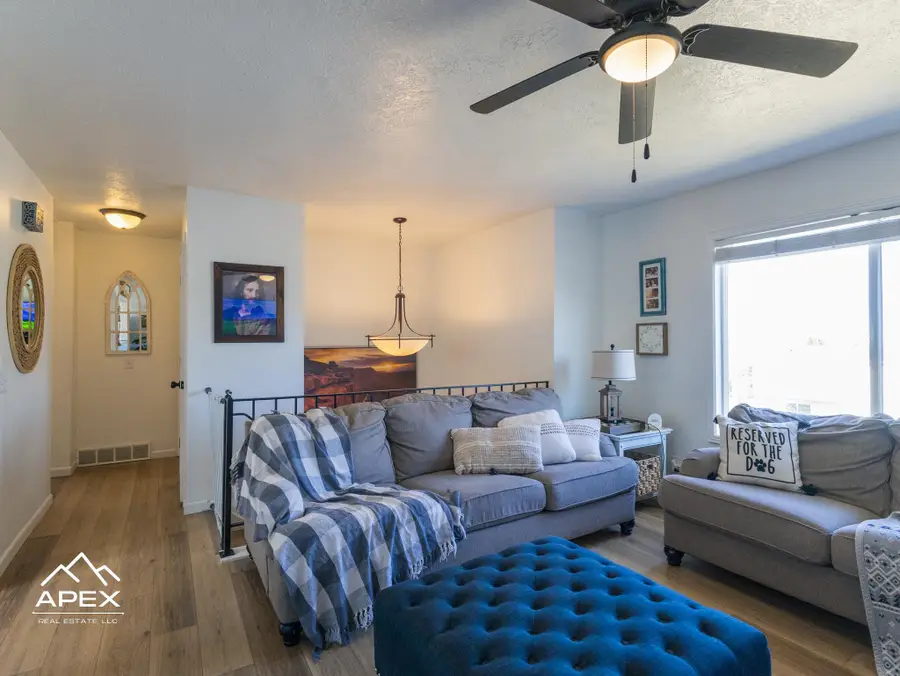 214 City View Dr, Evanston, WY 82930 - #3