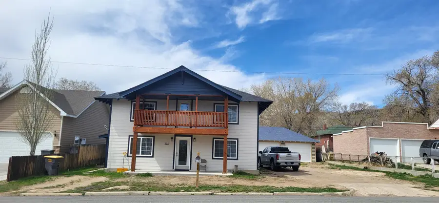 924 7th St, Rawlins, WY 82301 - #3