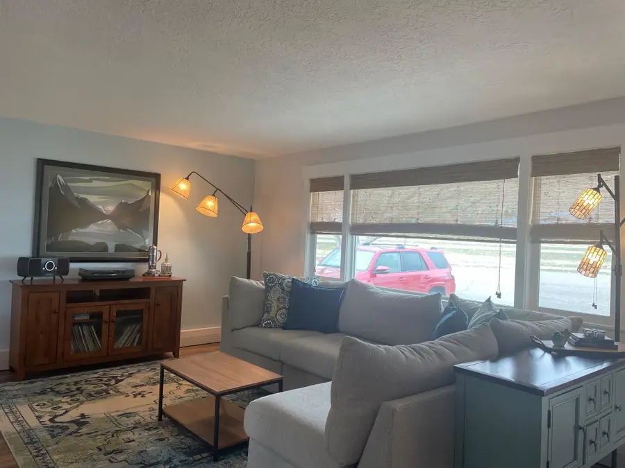 210 W Kendrick St, Rawlins, WY 82301 - #2