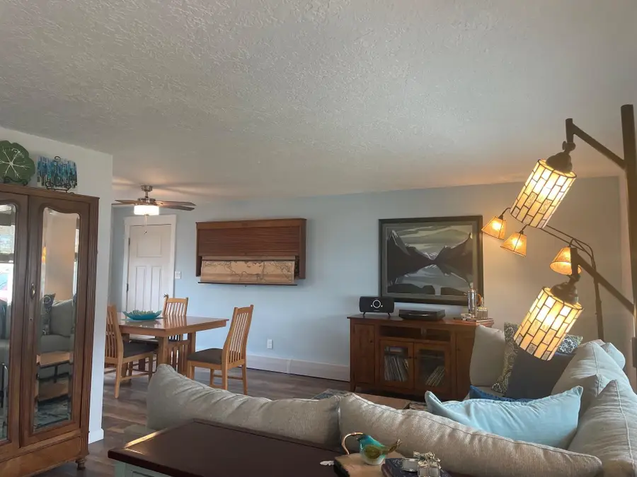 210 W Kendrick St, Rawlins, WY 82301 - #3