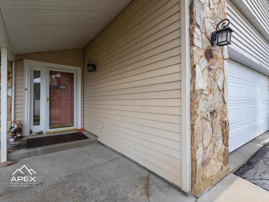 155 Spring Brook Dr, Evanston, WY 82930 - #2