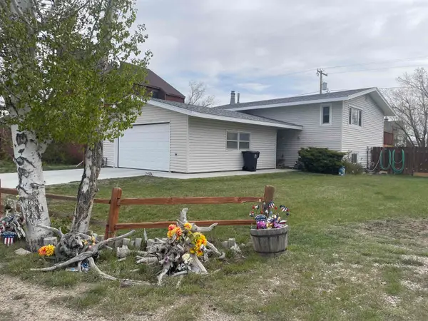 408 N 9th St, Sinclair, WY 82334