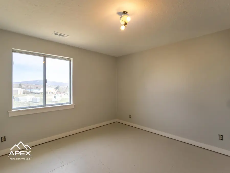 44 Incline Dr, Evanston, WY 82930 - #2