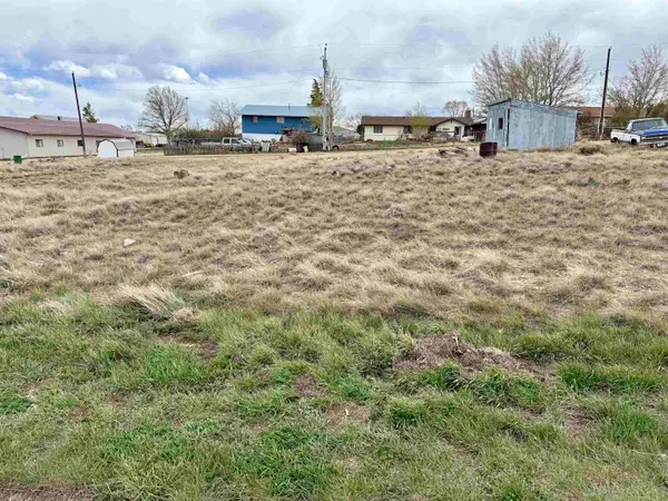 807 W Saratoga Avenue, Saratoga, WY 82331