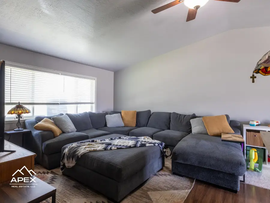 123 Colonial Avenue, Evanston, WY 82930 - #2