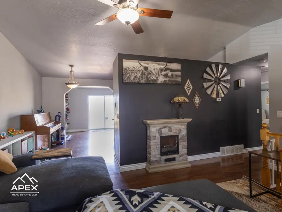 123 Colonial Avenue, Evanston, WY 82930 - #3