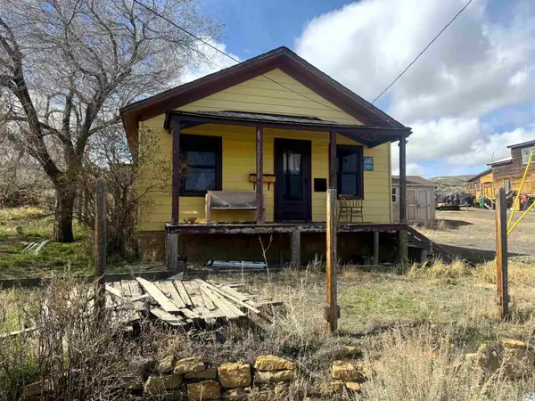 251 2nd St, Superior, WY 82945