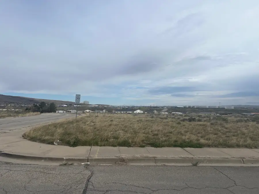 725 E State, Rawlins, WY 82301 - #3