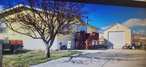 805 Apple Street, Rawlins, WY 82301