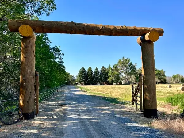 1002 Lane 11 1/2, Powell, WY 82435