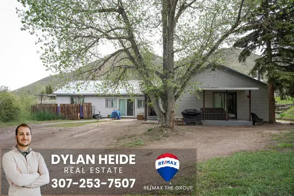 13 Deer Rd, Jelm, WY 82063