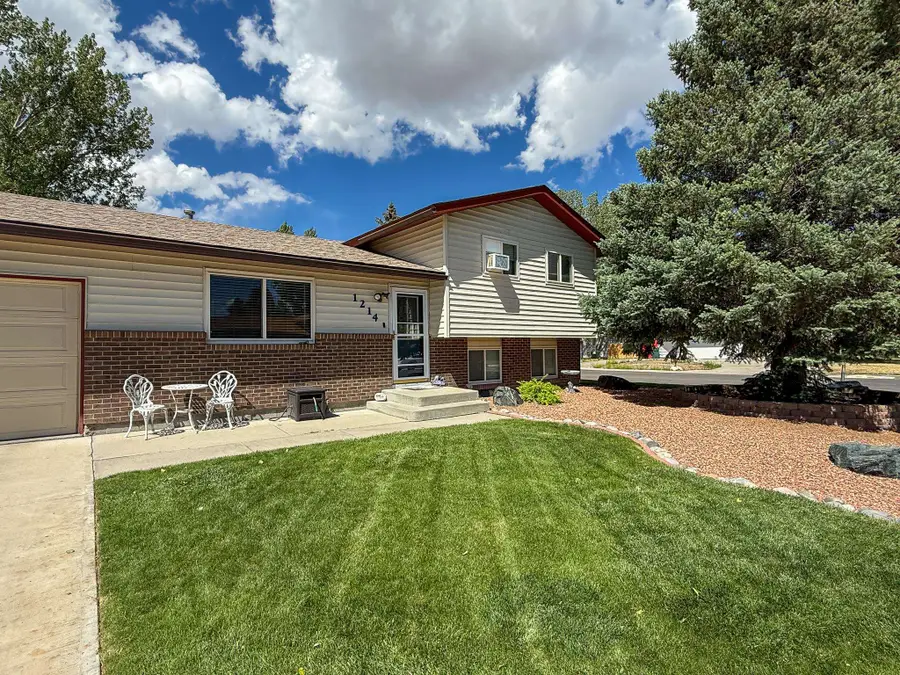 1214 E Sunset Drive, Riverton, WY 82501 - #2