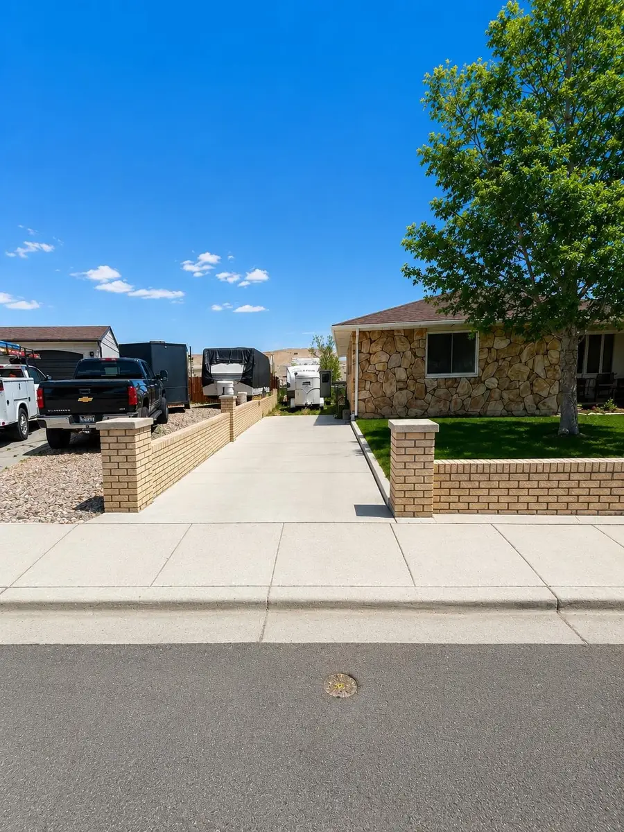 160 Cedar St, Green River, WY 82935-4706 - #2