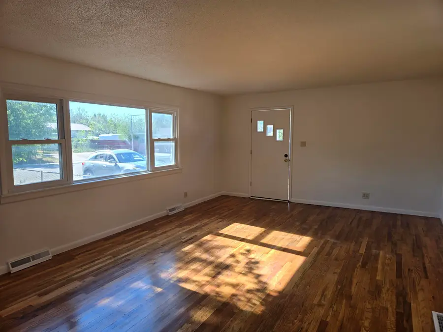 73 N 5 th St, Mills, WY 82604 - #3