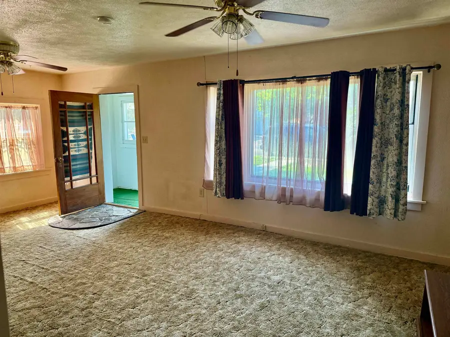 1320 E Fremont Dr, Riverton, WY 82501 - #3