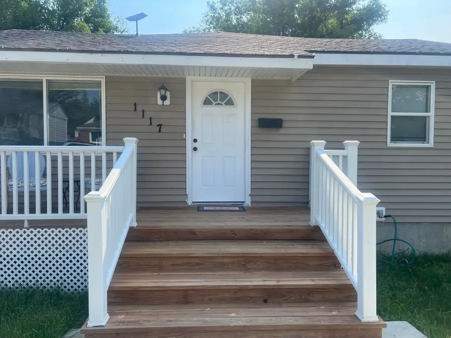 1117 11th St, Rawlins, WY 82301 - #2