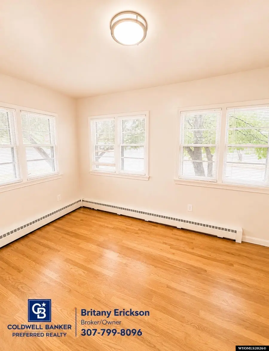 1048 Sage St, Evanston, WY 82930 - #3