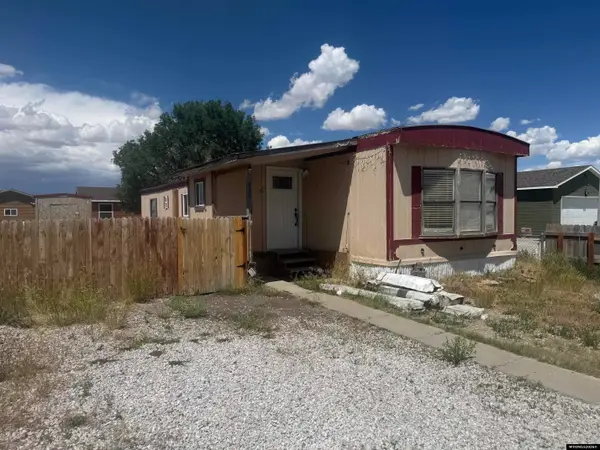 817 Apple Avenue, Rawlins, WY 82301
