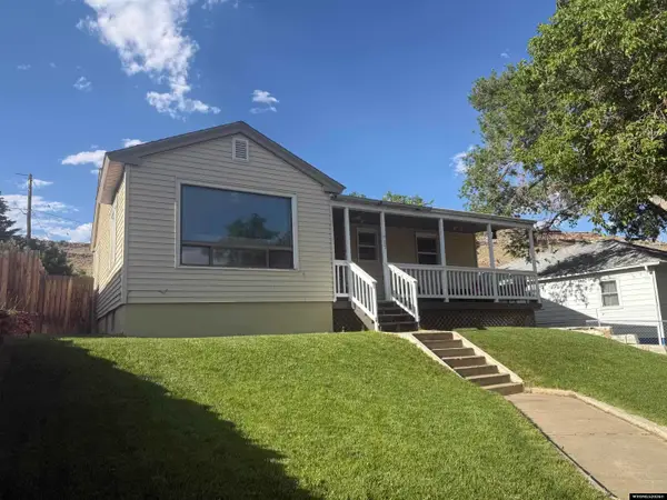 807 High Street, Rawlins, WY 82301