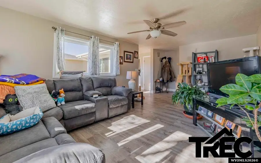 542 Cary ST, Powell, WY 82435 - #3
