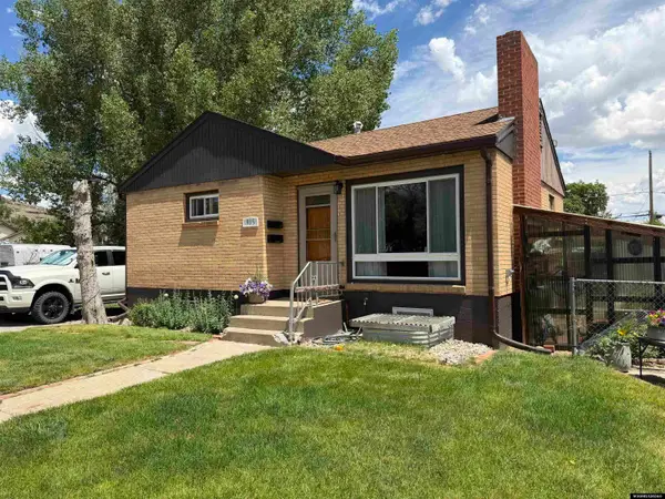 915 8th Street, Rawlins, WY 82301