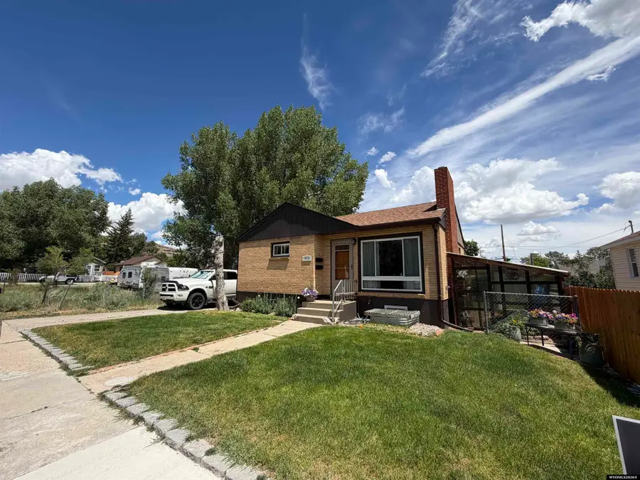 915 8th Street, Rawlins, WY 82301 - #3