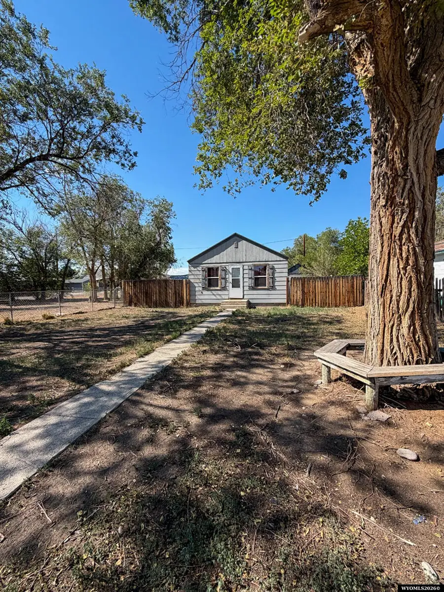 906 E Jackson Avenue, Riverton, WY 82501 - #2