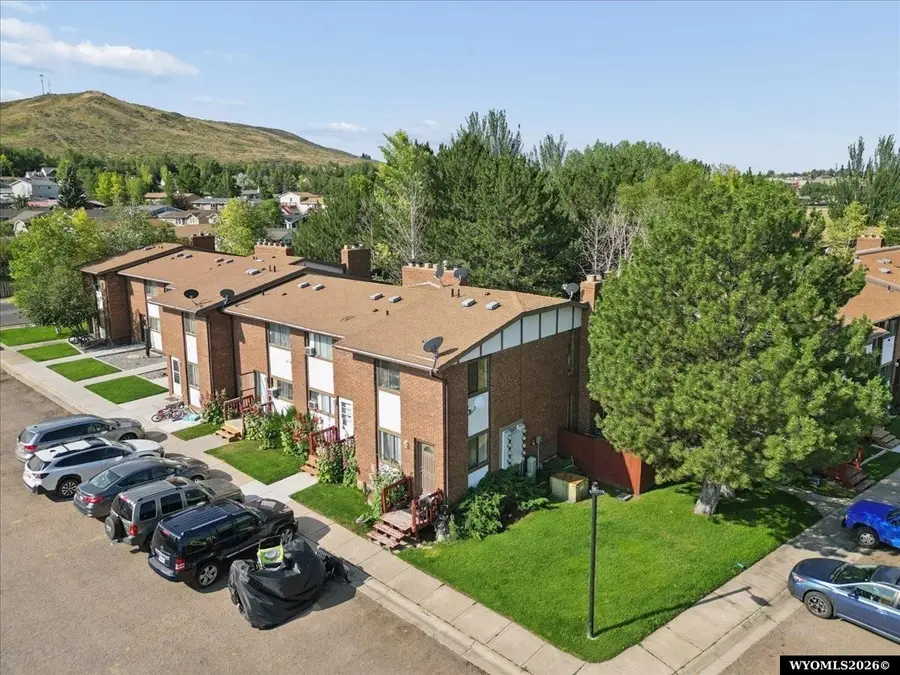 221 Cheyenne Dr, Evanston, WY 82930 - #3