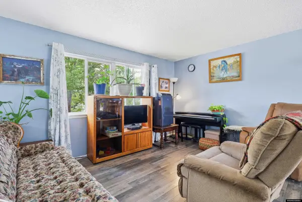 1960 Prairie Lane, Bar Nunn, WY 82601