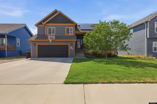 954 South 4th Avenue, Mills, WY 82644