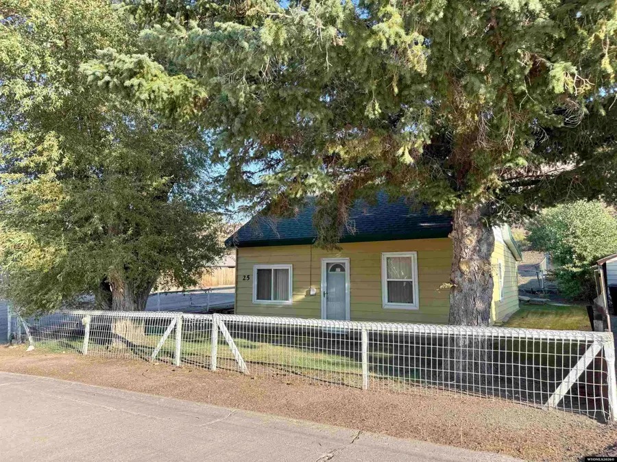 25 Frontier St, Diamondville, WY 83116 - #2