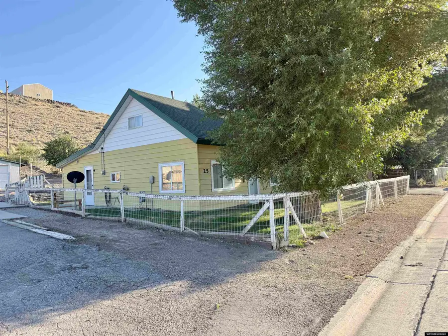 25 Frontier St, Diamondville, WY 83116 - #3
