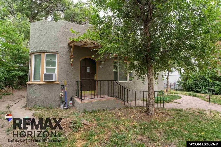 327 S 6th St, Douglas, WY 82633 - #2