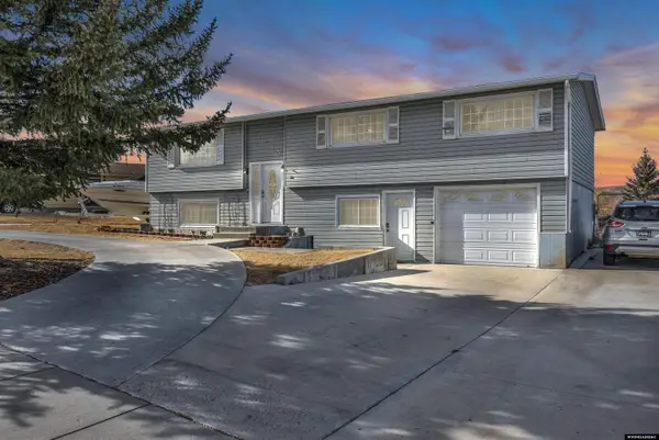 1835 Arkansas Dr, Green River, WY 82935