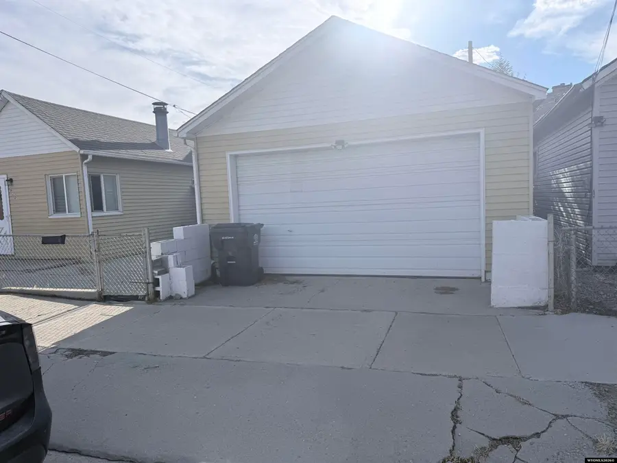 620 Center St, Rock Springs, WY 82901 - #3