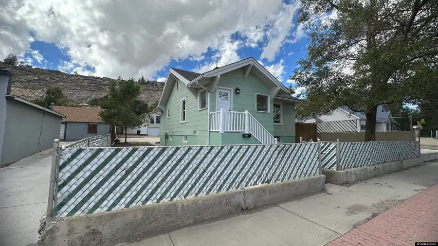 818 Dewar Dr, Rock Springs, WY 82901 - #3