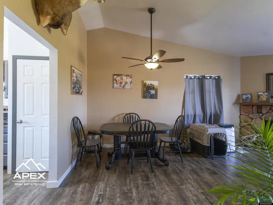 140 Barrett Avenue, Evanston, WY 82930 - #3